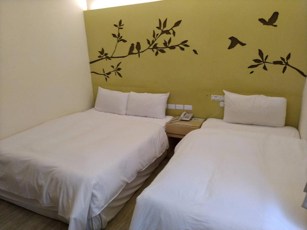 Kiwi Express Hotel - Kaohsiung Station Екстер'єр фото