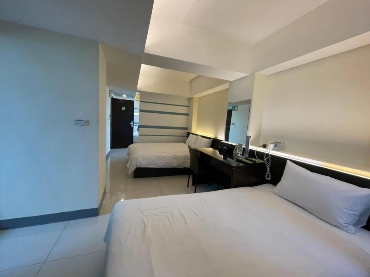 Kiwi Express Hotel - Kaohsiung Station Екстер'єр фото