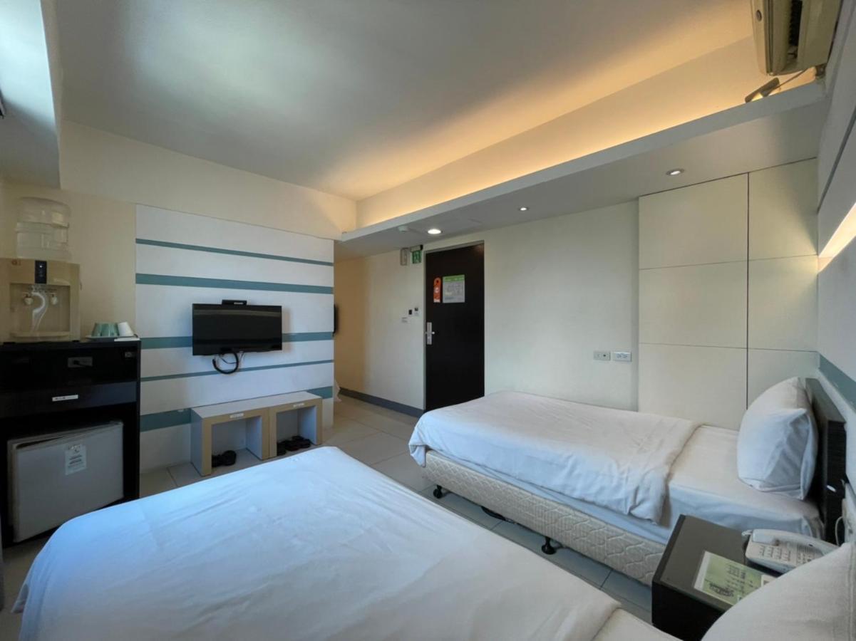 Kiwi Express Hotel - Kaohsiung Station Екстер'єр фото