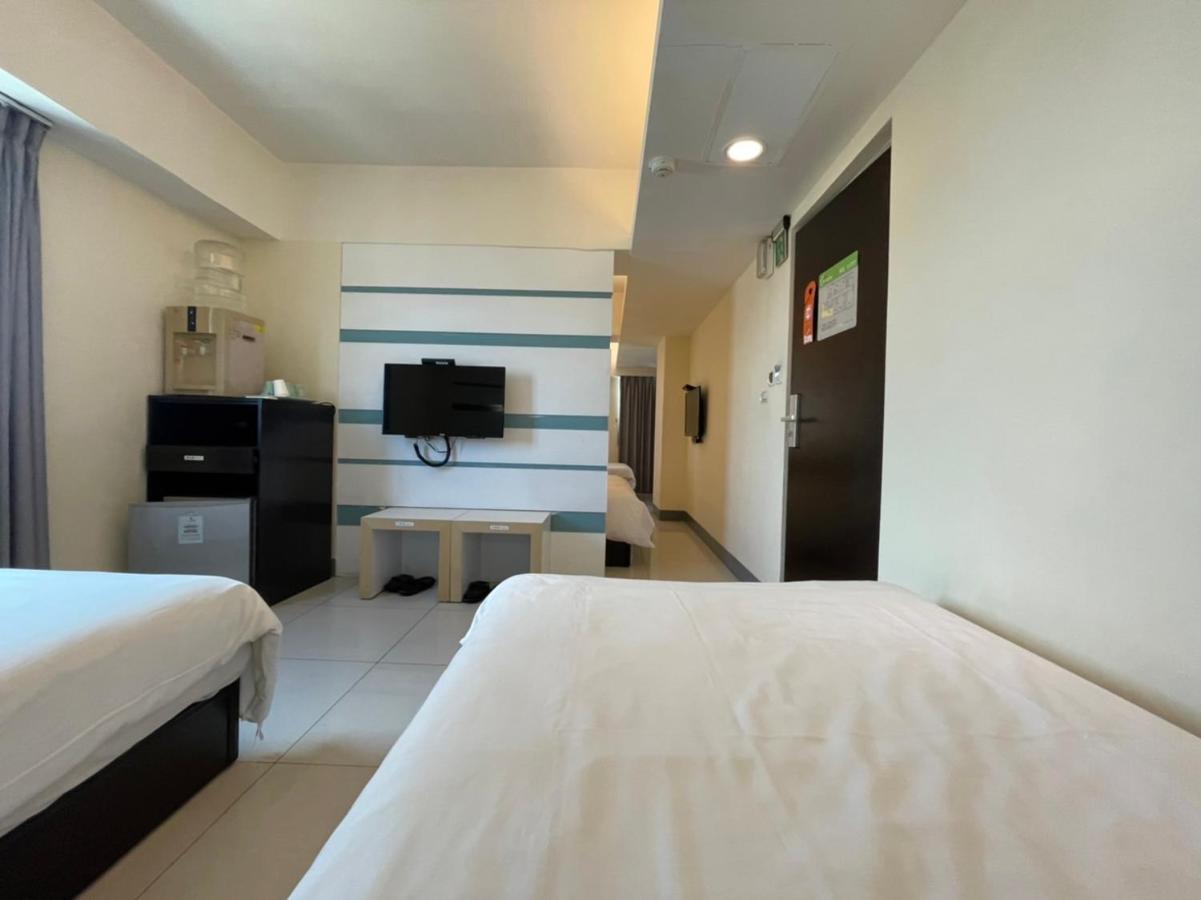 Kiwi Express Hotel - Kaohsiung Station Екстер'єр фото