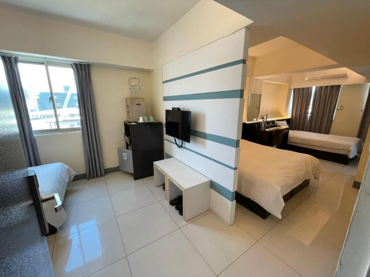 Kiwi Express Hotel - Kaohsiung Station Екстер'єр фото