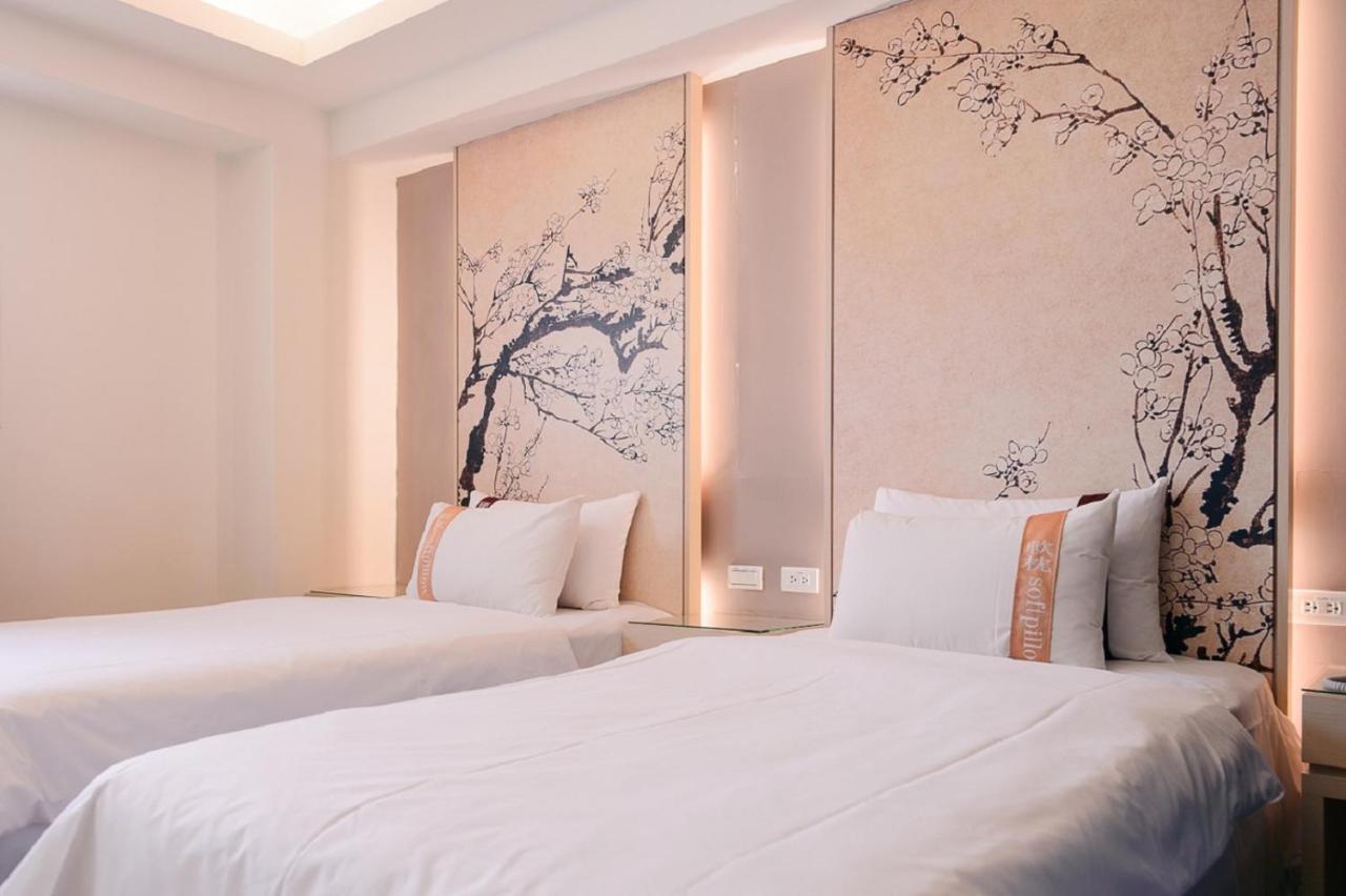 Kiwi Express Hotel - Kaohsiung Station Екстер'єр фото