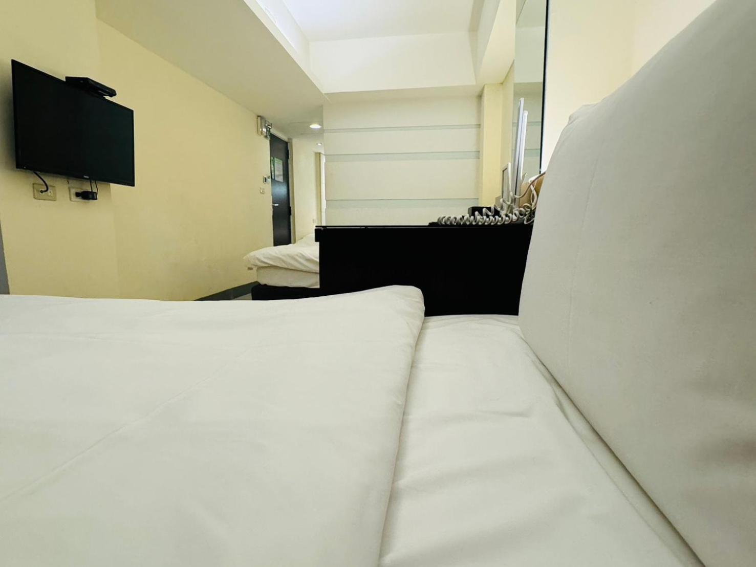Kiwi Express Hotel - Kaohsiung Station Екстер'єр фото