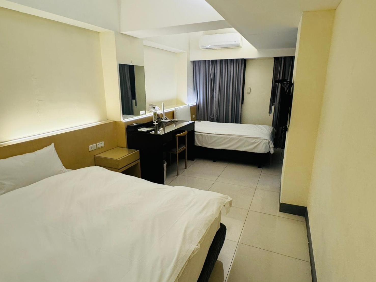 Kiwi Express Hotel - Kaohsiung Station Екстер'єр фото