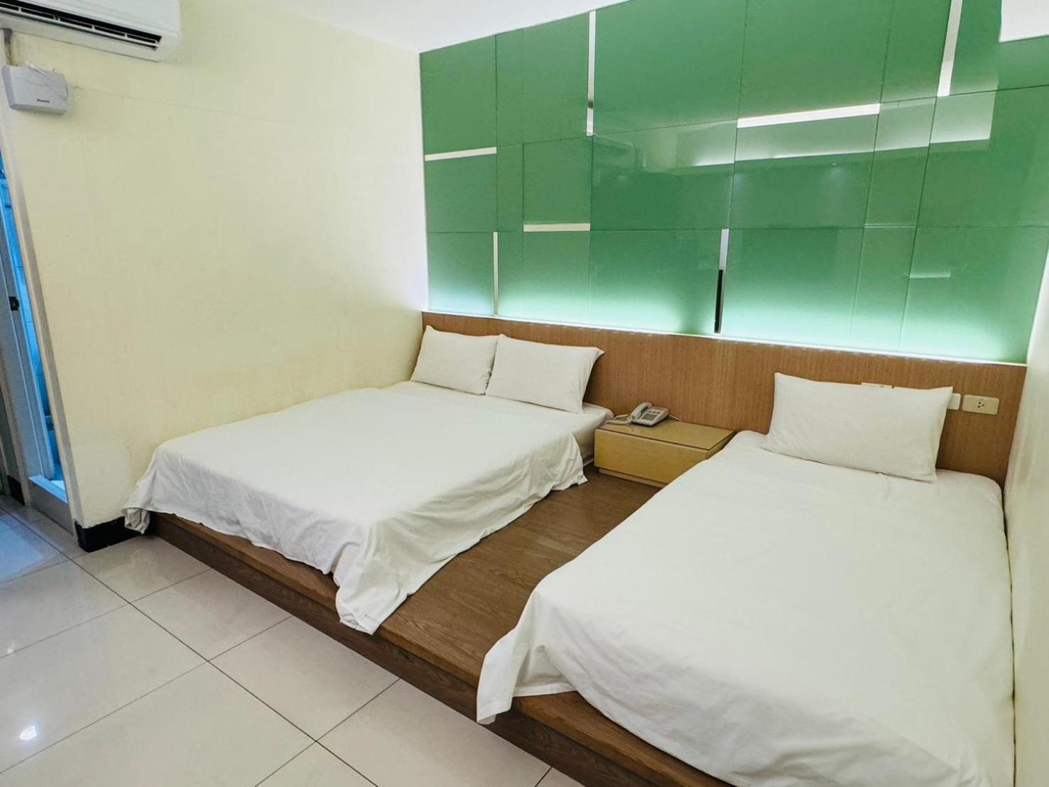 Kiwi Express Hotel - Kaohsiung Station Екстер'єр фото