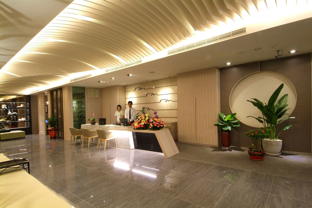 Kiwi Express Hotel - Kaohsiung Station Екстер'єр фото