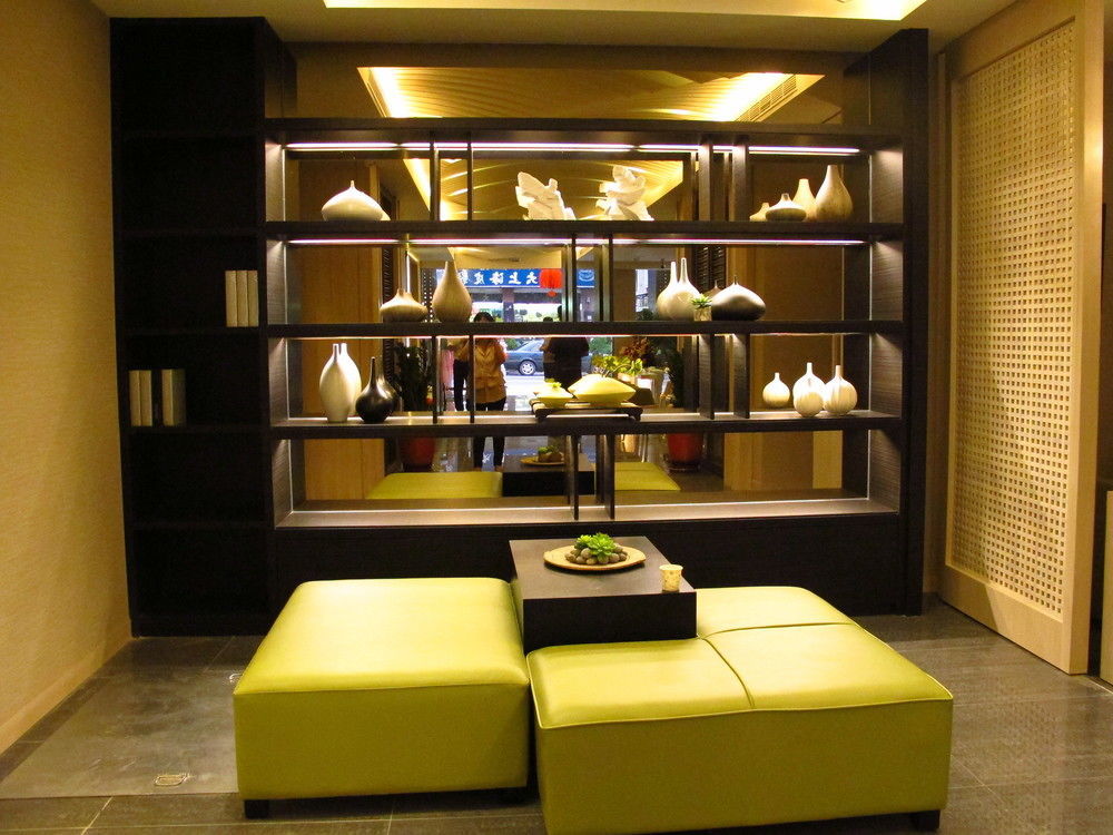 Kiwi Express Hotel - Kaohsiung Station Екстер'єр фото