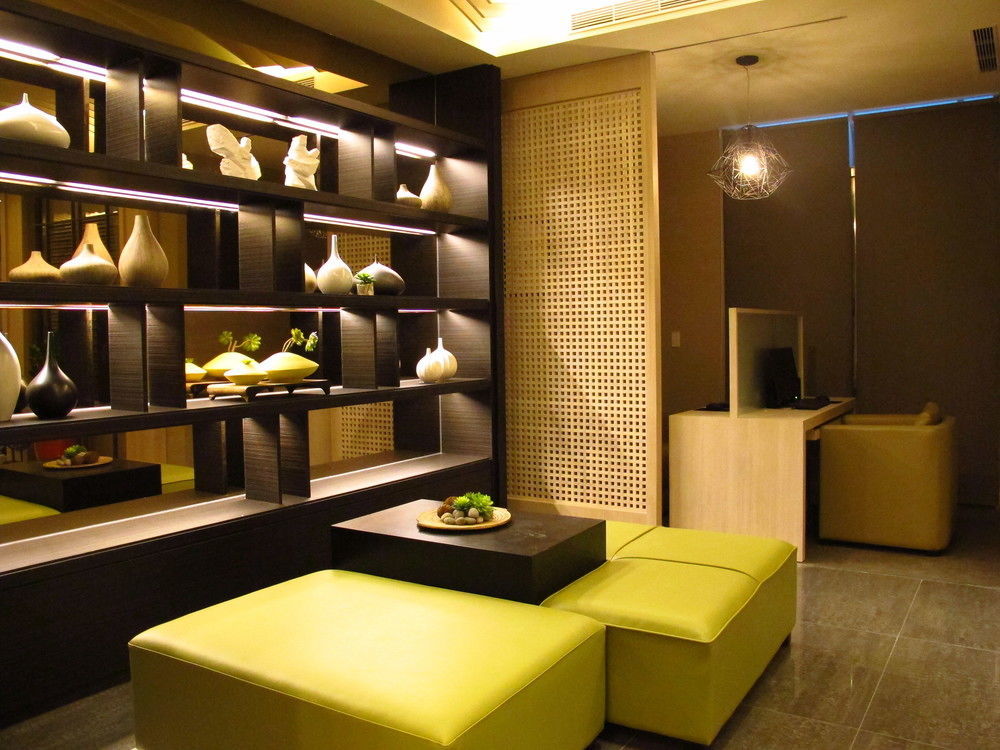Kiwi Express Hotel - Kaohsiung Station Екстер'єр фото