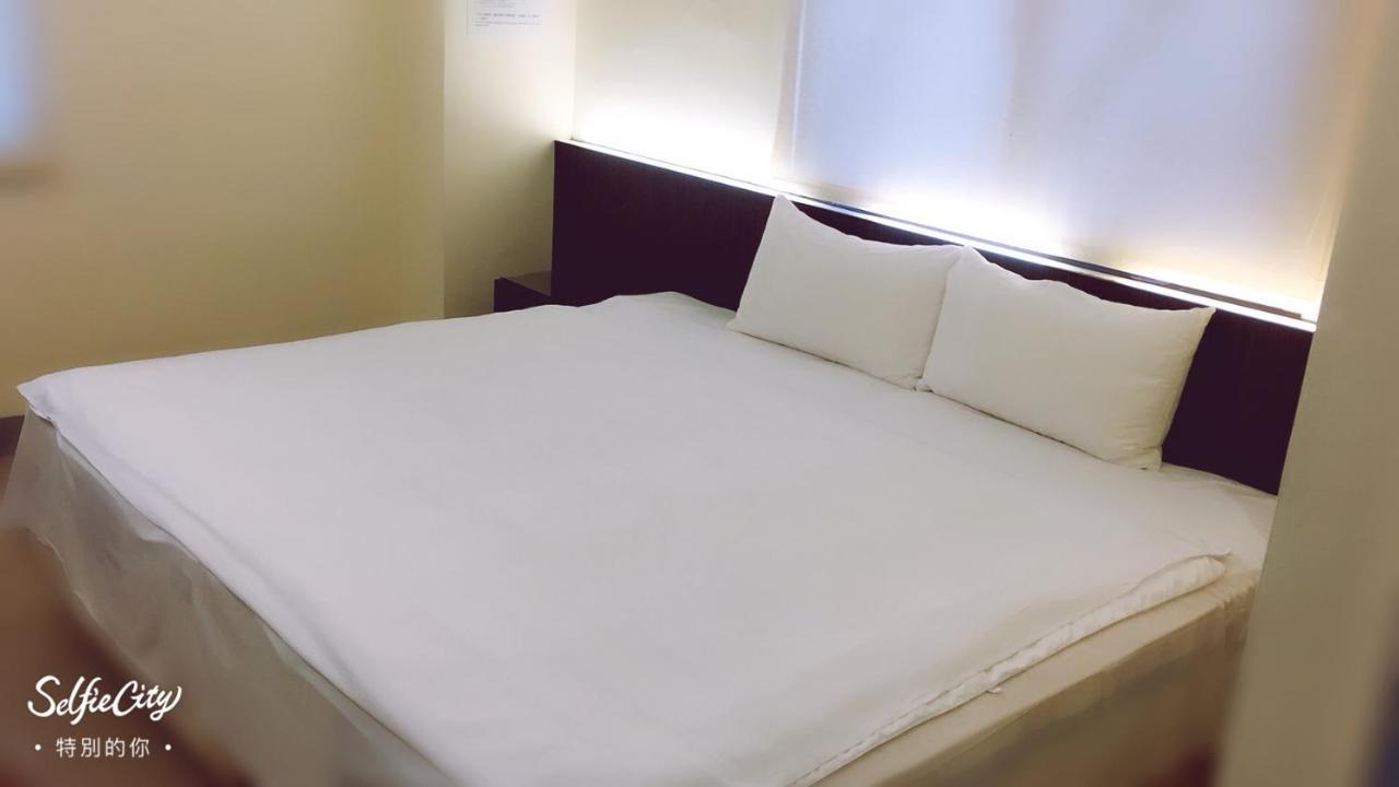 Kiwi Express Hotel - Kaohsiung Station Екстер'єр фото