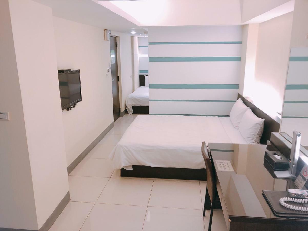 Kiwi Express Hotel - Kaohsiung Station Екстер'єр фото