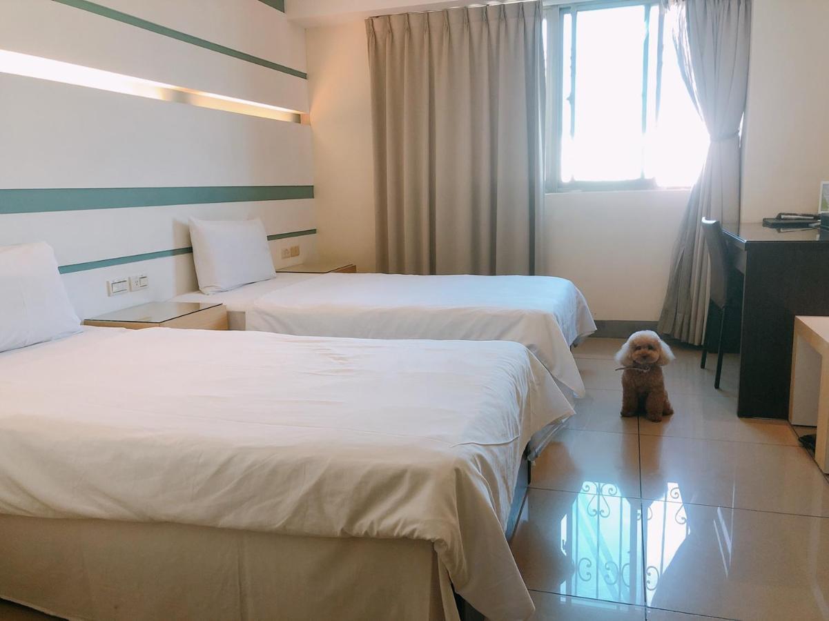 Kiwi Express Hotel - Kaohsiung Station Екстер'єр фото