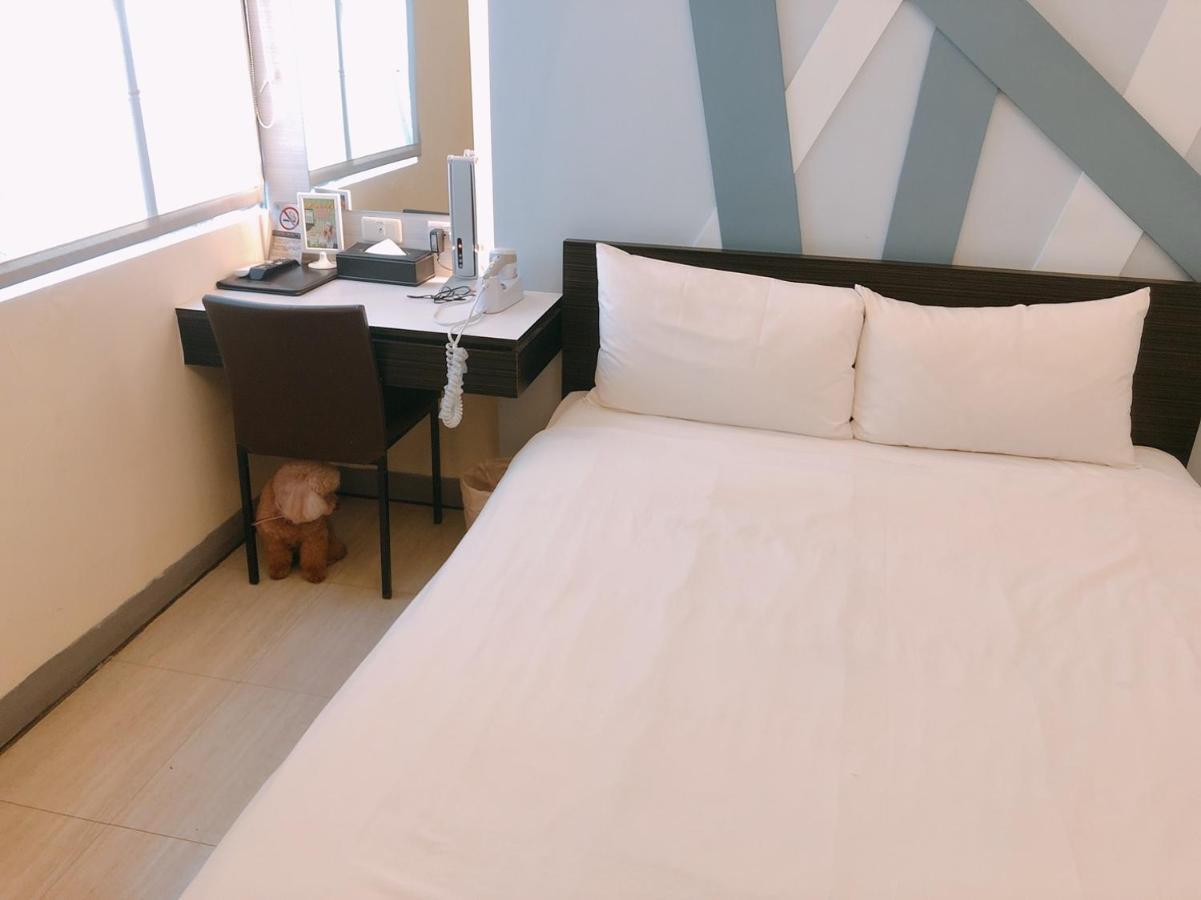 Kiwi Express Hotel - Kaohsiung Station Екстер'єр фото